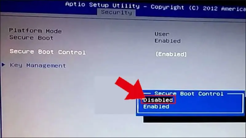 Chọn Disabled ở góc phải màn hình để tắt Secure Boot